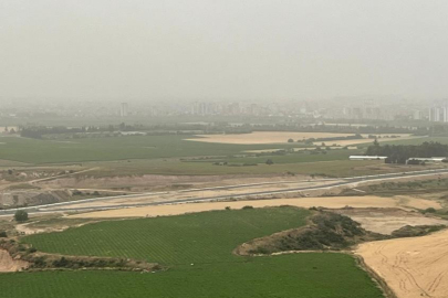 Adana'da toz taşınımı görüş mesafesini düşürdü