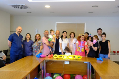 Medline Adana Hastanesi'nde tüp bebek tedavisi alan aileler Anneler Günü etkinliğinde buluştu