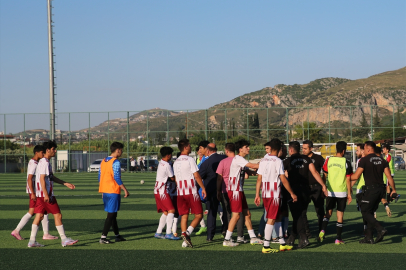 Hatay'da amatör ligde oynanan maçta çıkan kavgaya polis müdahalesi