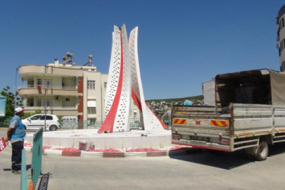 Silifke'de Ay Yıldız Anıtı tartışmasında Belediye Başkanı tarafından sökülmesi tepkilere yol açtı