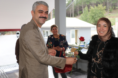 Başkan Ali Avan’dan Hemşirelere Gül Jesti