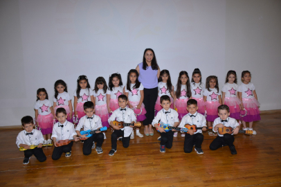 Miniklerin yıl sonu gösterisi büyüledi