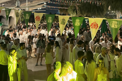 Adana "White Sunset Vibe" etkinliği ile yaza merhaba dedi