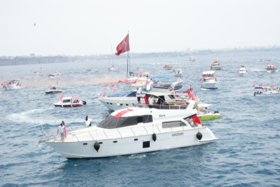 Antalya'da 19 Mayıs coşkusu: Deniz korteji Türk bayraklarıyla renklendi