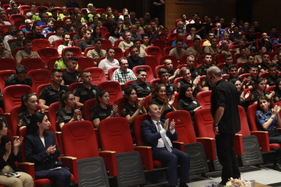 Adana İl Emniyet Müdürü Arıkan, Moral ve Motivasyon Projesi kapsamında düzenlenen söyleşiye katıldı