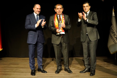 Galatasaray Spor Kulübü Başkanı Dursun Özbek’e “Yılın Spor Yöneticisi” ödülü
