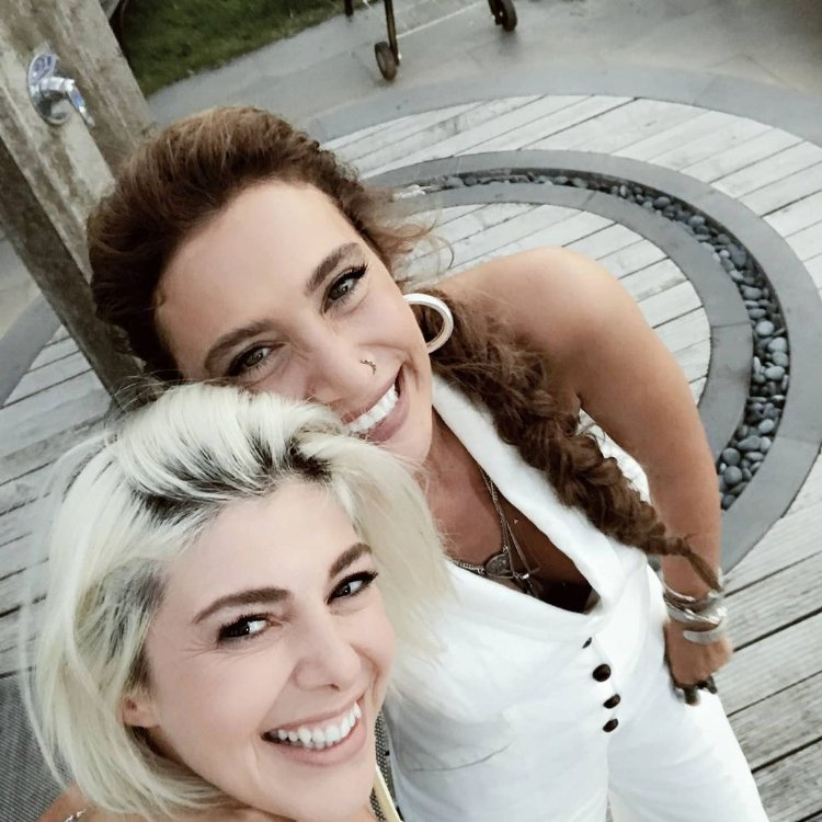 Gözde Kansu Sıla ile çocukluktan gelen dostluğumuz var 2