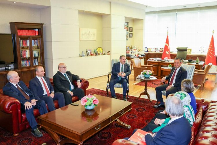 CHP Genel Başkanı Özgür Özel