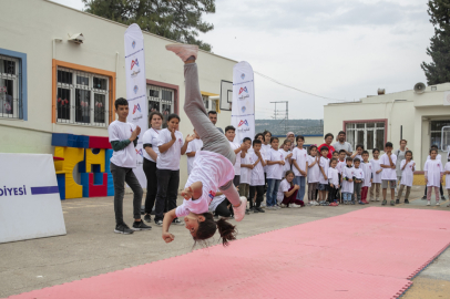 Sporbüs, Mersin'in kırsal mahallelerinde çocuklarla buluşuyor
