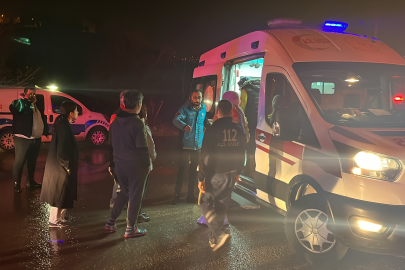 Adana'da devrilen tırda sıkışan sürücüyü itfaiye ekipleri kurtardı