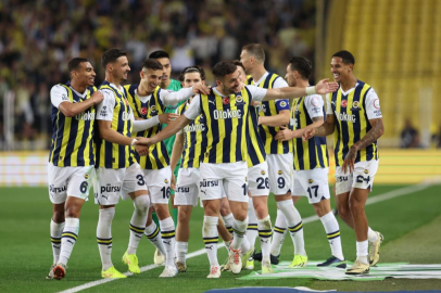 Fenerbahçe, rekorlarla dolu sezonu puan rekoruyla tamamladı ancak kupa almadı