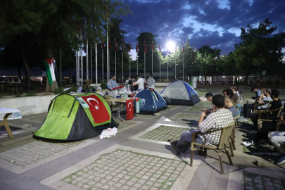 Mersin'de üniversite öğrencileri Gazze'ye destek için çadır nöbeti başlattı