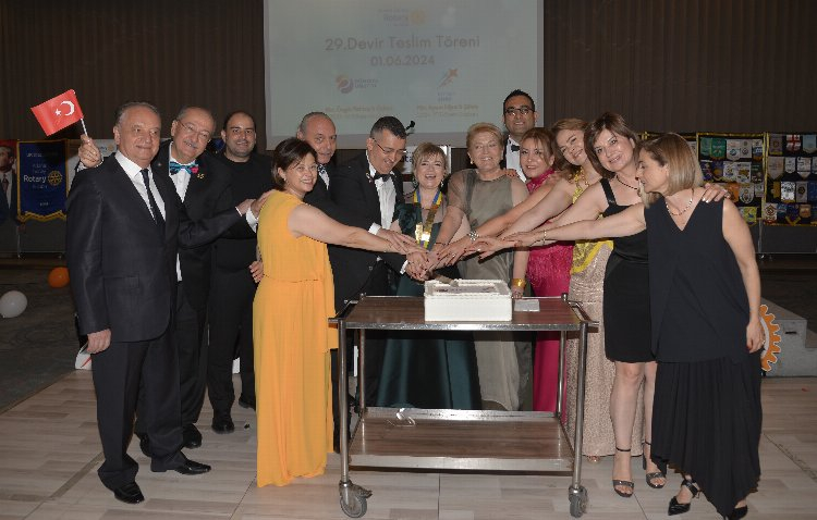 Adana Güney Rotary Kulübü'nde başkanlık devir teslim töreni gerçekleşti 2