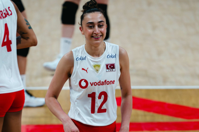 Elif Şahin kimdir? Milli Voleybolcu Elif Şahin hangi takımda?