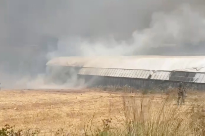 Aksu ilçesi Cumhuriyet Mahallesi'nde sazlık yangını kontrol altına alınamıyor
