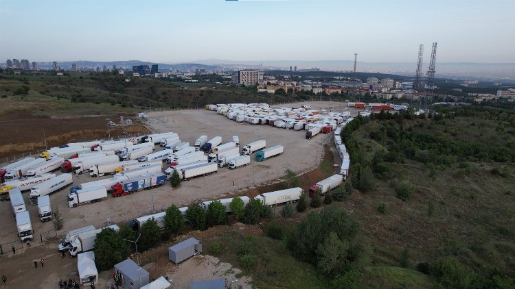  soru kitapçıklarını ve evraklarını taşıyan tırlar