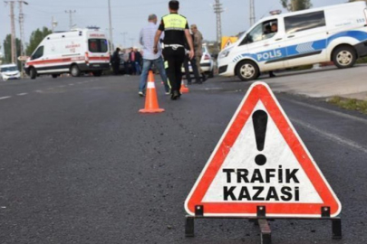 Hatay’da tırla çarpışan motosikletin sürücüsü hayatını kaybetti, 4 yaşındaki çocuk ağır yaralandı