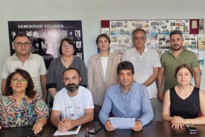 Adana'da STK'lar okullardaki yemek ücretleri için basın açıklaması yaptı