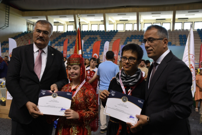 Adana'da özel eğitim öğrencilerine spor malzemesi dağıtıldı