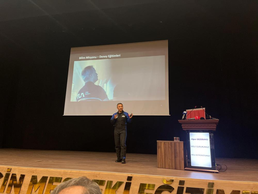 Türk astronotu Alper Gezeravcı