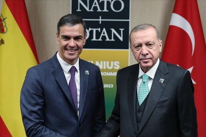 Cumhurbaşkanı Erdoğan, Madrid'de İspanya Başbakanı Sanchez tarafından resmi törenle karşılandı