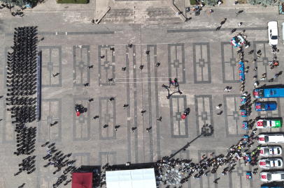 Kırıkkale İl Jandarma Komutanlığı'ndan gururlandıran gösteri: "Ay yıldız" figürü oluşturuldu