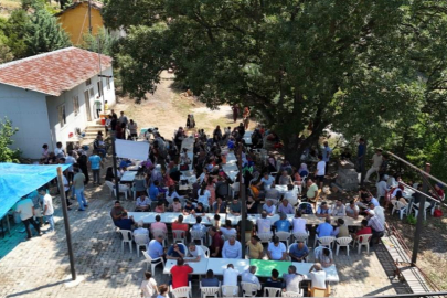 Adana Kozan'da Gökgöz Mahallesi sakinleri Kurban Bayramı geleneğini sürdürdü
