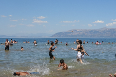 Bayram tatilinde vatandaşlar Eğirdir Gölü'ne akın etti