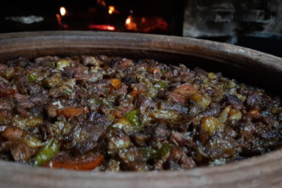 Odun ateşinde pişen 9 saatlik dev lezzet