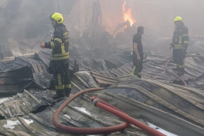 Hurdacılar Sitesi'nde çıkan yangın bitişikteki tesise sıçramadan söndürüldü
