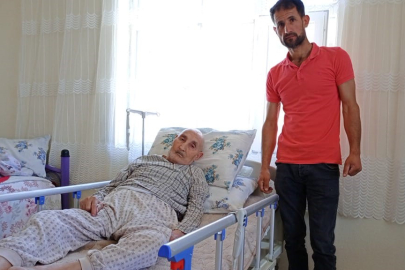 Van'ın Tuşba İlçesinde yatalak vatandaş Memet Şener'e otomatik hasta yatağı müjdesi