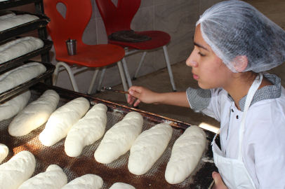 Siirt'te mesleki eğitimde öğrenciler günlük 6 bin ekmek üretiyor