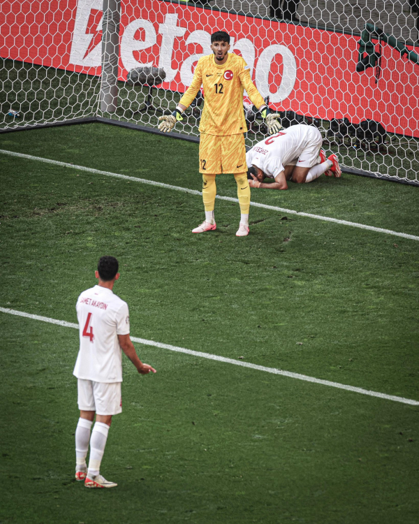 Kendi kalesine gol! Samet ve Altay anlaşmazlığı Portekiz'e bir gol daha getirdi 2