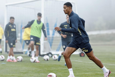 Fenerbahçe, günü çift idmanla tamamladı