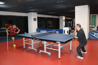 Bedensel engelli antrenör, masa tenisinde milli sporcular yetiştirmeyi hedefliyor
