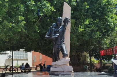 Ceyhan Depremi'nde hayatını kaybeden vatandaşlar anıldı