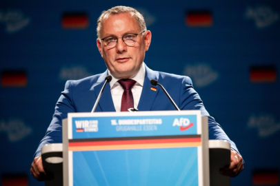 Almanya Essen'de Polis, AfD Partisi kongresini protesto edenlere müdahale etti