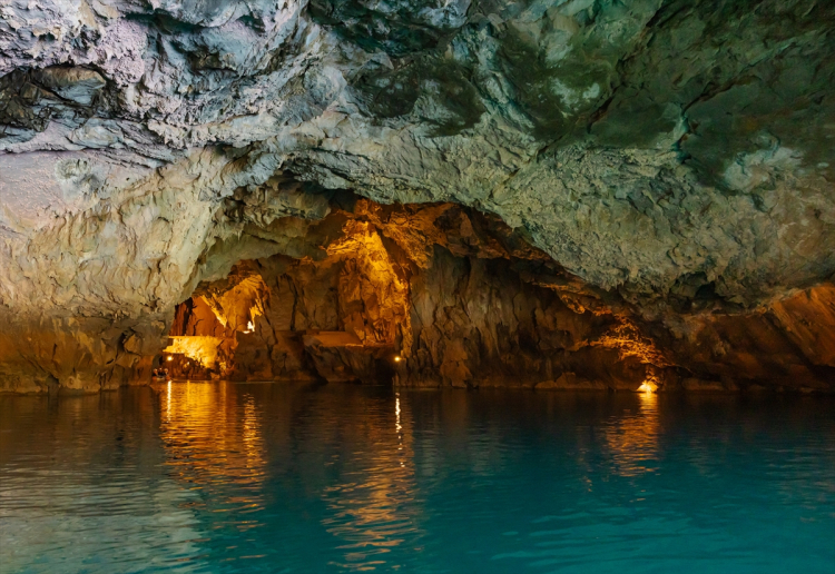 altınbeşik mağarası