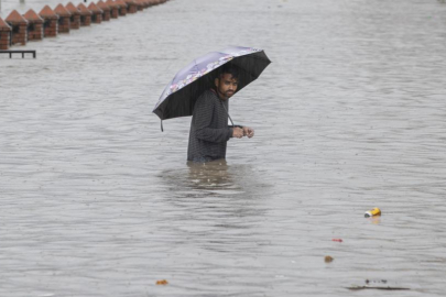 Nepal ve Bangladeş’te sel ve toprak kaymaları can aldı