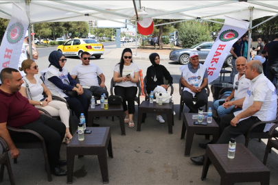 Van'da işten çıkarılan belediye çalışanlarının eylemi sürüyor