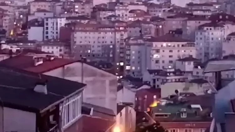 CHP Genel Başkanı Özgür Özel'in çağrısıyla yapılan ışık açma-kapatma eylemi ülke genelinde yapıldı 2