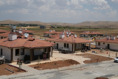 Haliliye'de depremzedelere güvenli köy evleri sağlandı