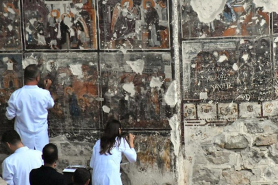 Bakan Ersoy, Sümela Manastırı'ndaki Ana Kaya Kilisesi'nin fresklerini restore ettiklerini bildirdi