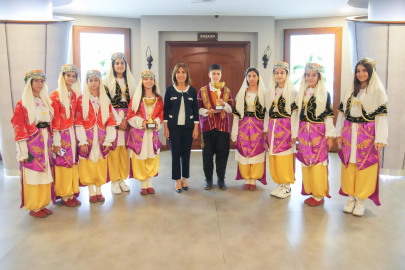 Kupalarını Başkan Oya Tekin’e armağan ettiler