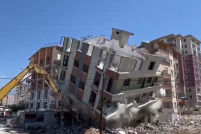 Hilmi Kara: Komşularımızın kaldığı binanın yıkımını üzüntülü şekilde izledim