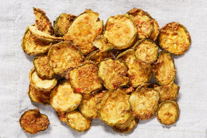 Abur cubur krizlerine sağlıklı çözüm: Yağ çekmeyen kabak cipsi tarifi