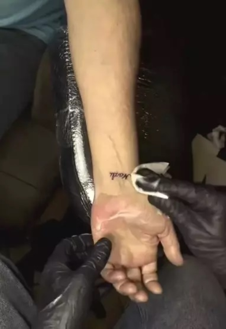 Haluk Bilginer kızının adını bileğine kazıttı 2