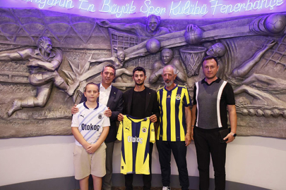 Tarlasına traktörle "Fenerbahçe" yazan çiftçi, Ali Koç'un davetiyle Kadıköy'de maç izledi