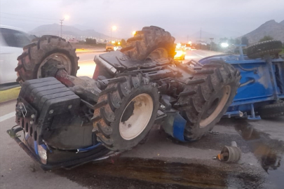 Adana'da traktör ile otomobil çarpıştı