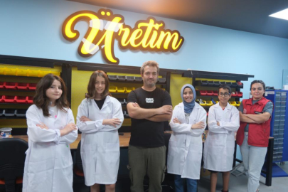 Adana’da 160 çocuk, DENEYAP Teknoloji Atölyeleri’nde geleceğe hazırlanıyor